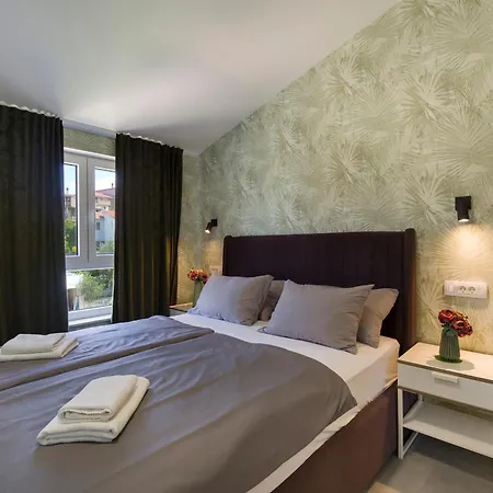 Luxury Joy In New - With Heated Pool Lejlighed