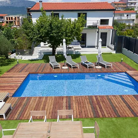 Luxury Joy In New - With Heated Pool *