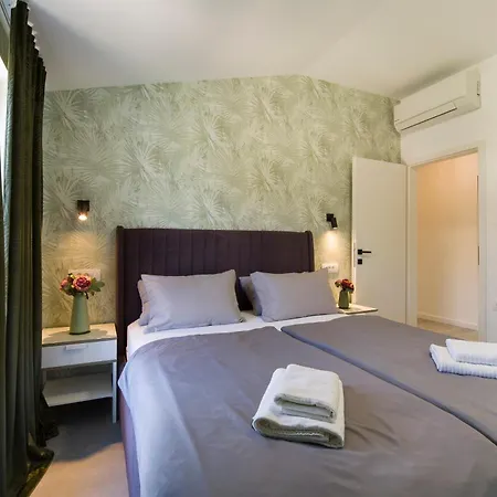 Luxury Joy In New - With Heated Pool Lejlighed Split
