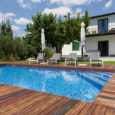 Luxury Joy In New - With Heated Pool Split