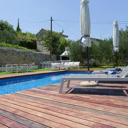 Luxury Joy In New - With Heated Pool
